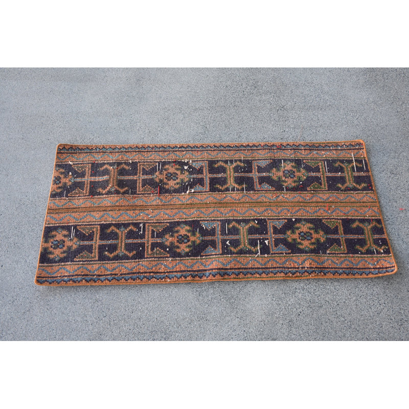 Tapis classique en laine brun 20,1 x 43,3 po Classic