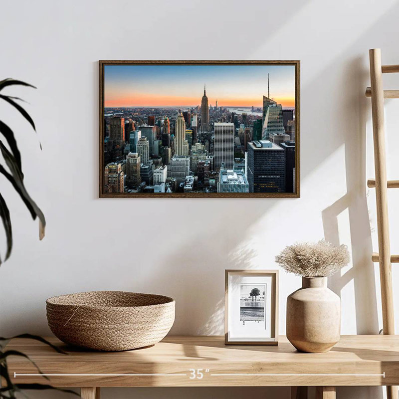 New York au coucher du soleil, 19 po x 13 po, Cadre flottant noyer
