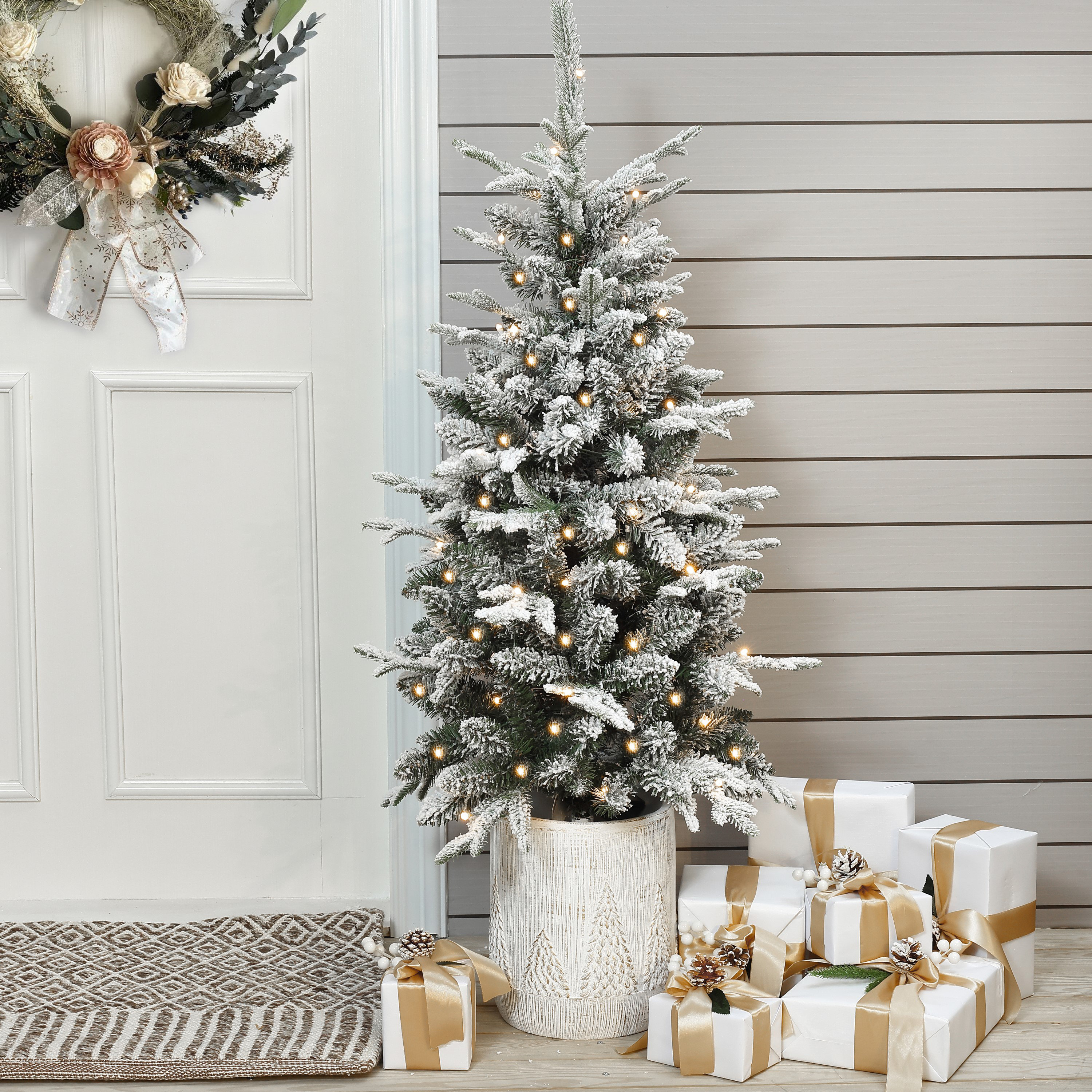 The Holiday Aisle® Hannia 4' Lighted Battery-Operated with Timer Artificial Pine Christmas Tree & Reviews | Wayfair