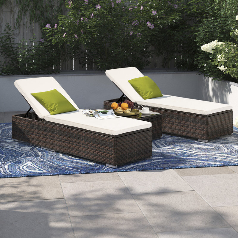 Ensemble de chaises longues inclinables 76 po avec coussins et table Forough, Brun