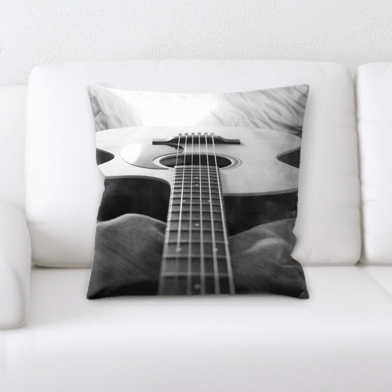 Coussin décoratif de guitare acoustique Kya
