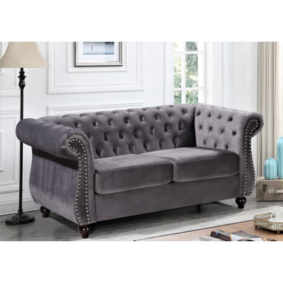 Causeuse Chesterfield en velours à accoudoirs roulés 67,6 po Feinstein