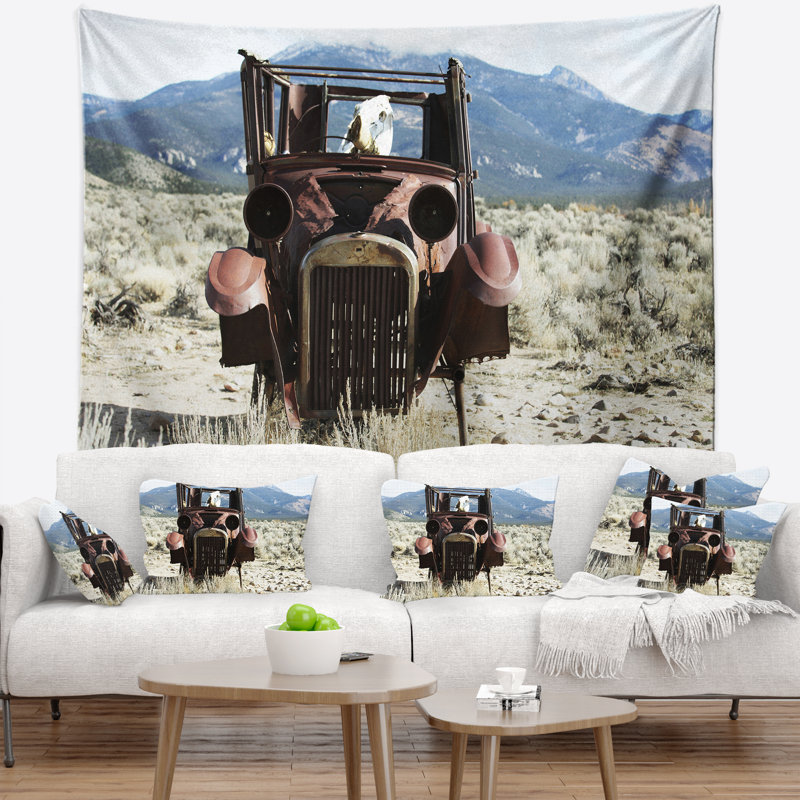 Paysage, voiture rétro dans une tapisserie montagneuse, H 32 po x l 39 po