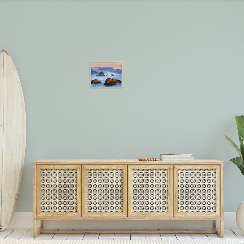 «Ocean Cliff With Mountains», art mural sur toile par Richard Wong, Giclée encadrée blanc bord de mer, H 11 po x l 14 po