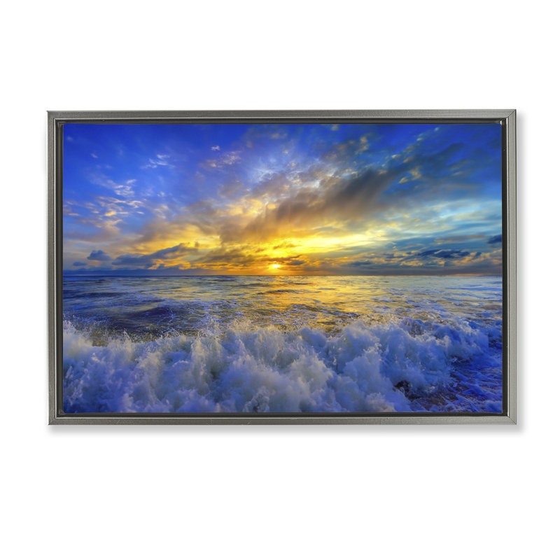 Cadre flottant doré doré sur fond de vagues, design par Eszra Tanner, 21 x 31, Lustre Grey Floater Framed