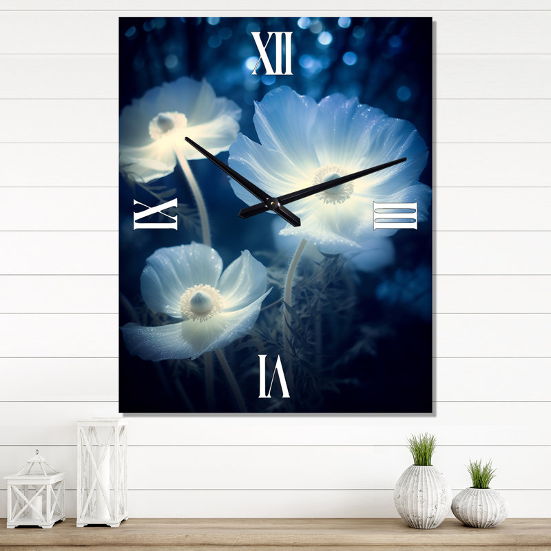 Blanc blanc bleu pétales et beauté II - Horloge murale florale, Petit