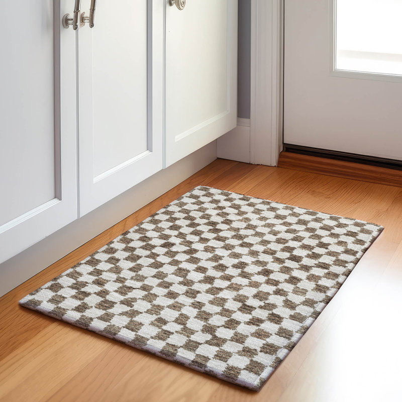 Tapis intérieur / extérieur brun lavable à la machine Xhevrie, Rectangle 1 pi 8 po x 2 pi 6 po