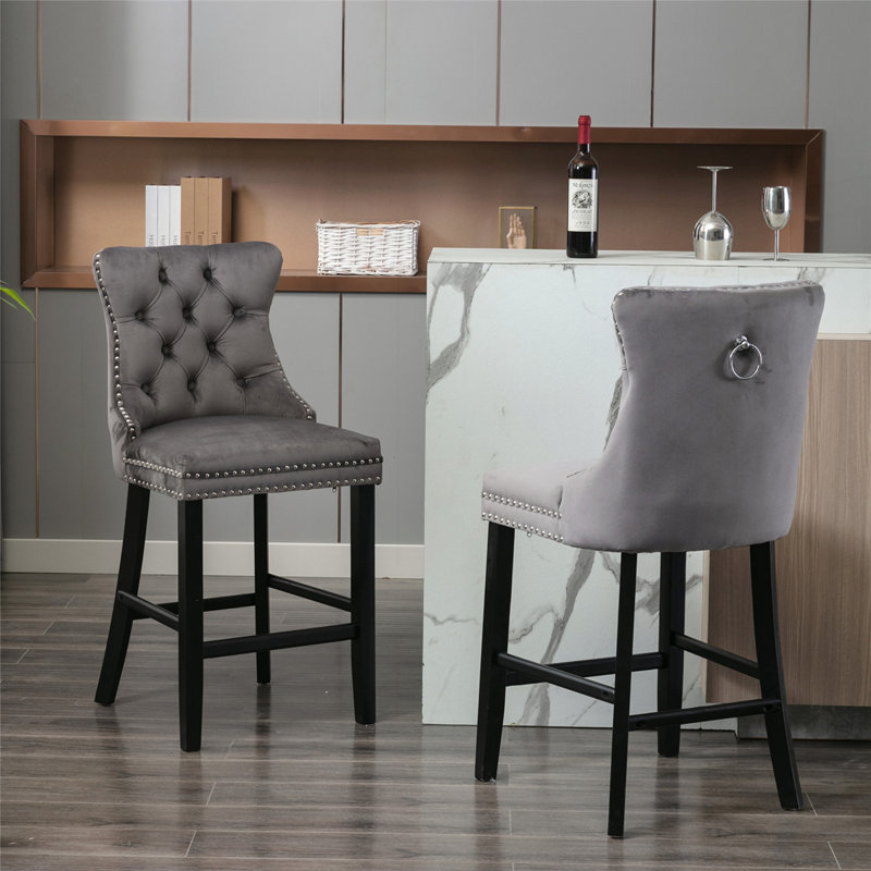 Tabourets de bar contemporains rembourrés en velours avec décoration capitonnée et pieds en bois, Gris