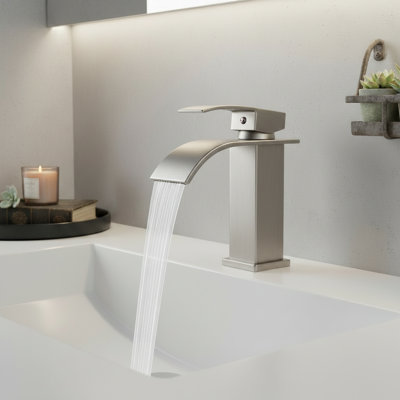 Robinet de lavabo en acier inoxydable à poignée simple en nickel brossé | Idée de cadeau