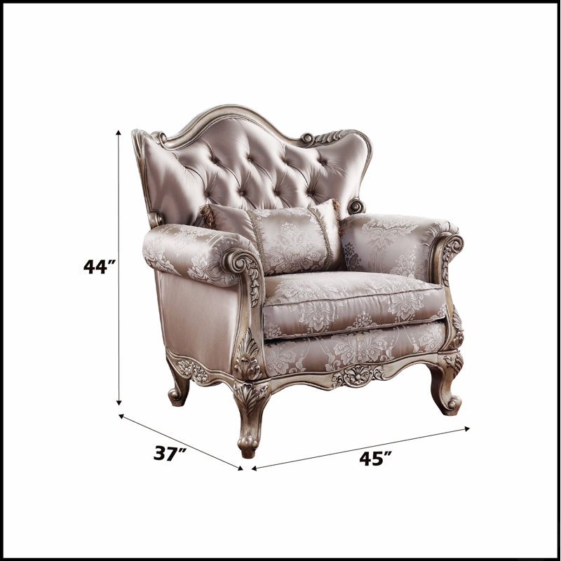 Fauteuil élégant en tissu fini champagne avec coussin inclus, idéal pour un confort luxueux et une décoration raffinée