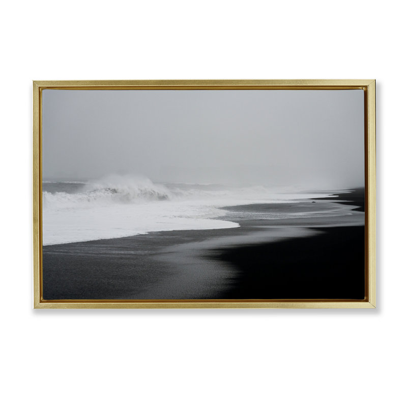 Cadre flottant Cresting Waves Black Sand Coast, design par Jade Sharp Photo, H 21 po x l 31 po