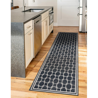 Tapis de couloir contemporain Ogorman de couleur bleu marine