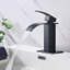 Robinet de salle de bain à cascade, robinet de meuble-lavabo à poignée simple-118546179