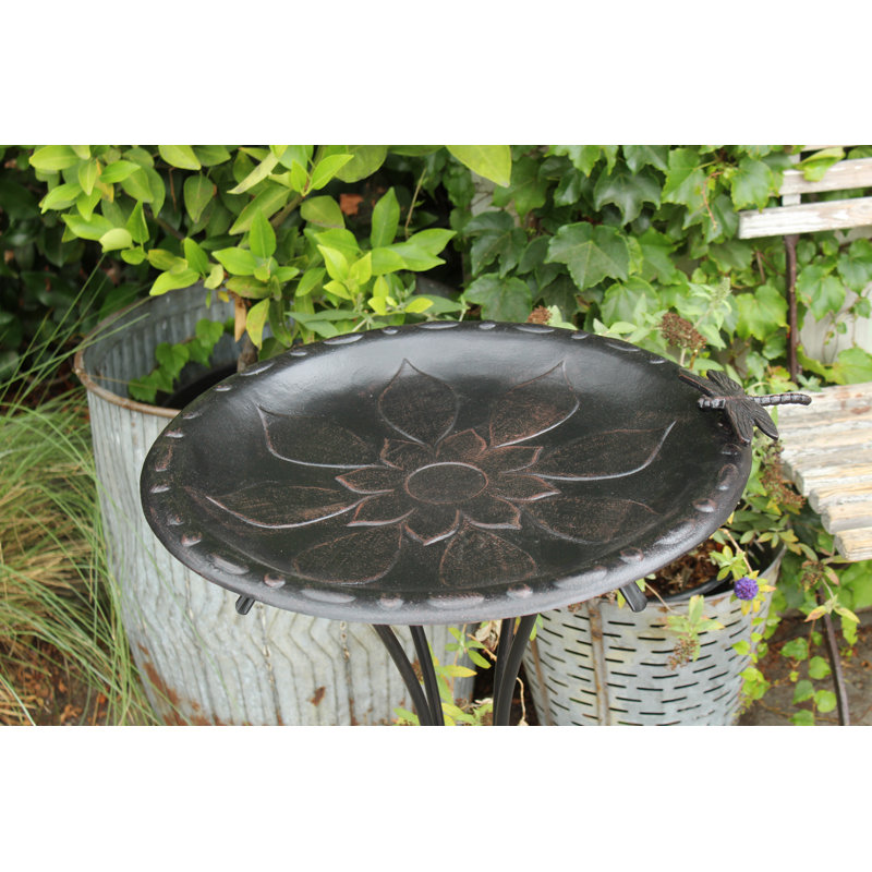 Bain d'oiseaux floral rétro
