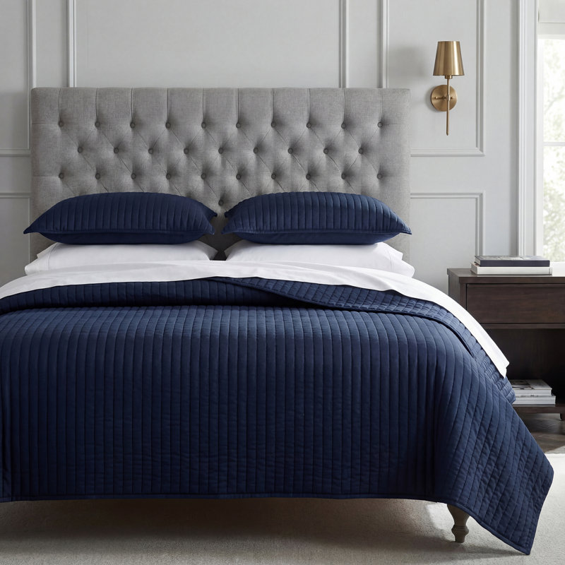 Ensemble de courtepointe moderne satiné soyeux Satin Channel, Courtepointe très grand + 2 taies décoratives, Bleu marine
