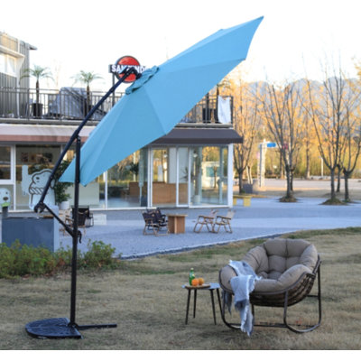 Parasol de marché suspendu 10 pi à DEL solaire (orange) (sans base)