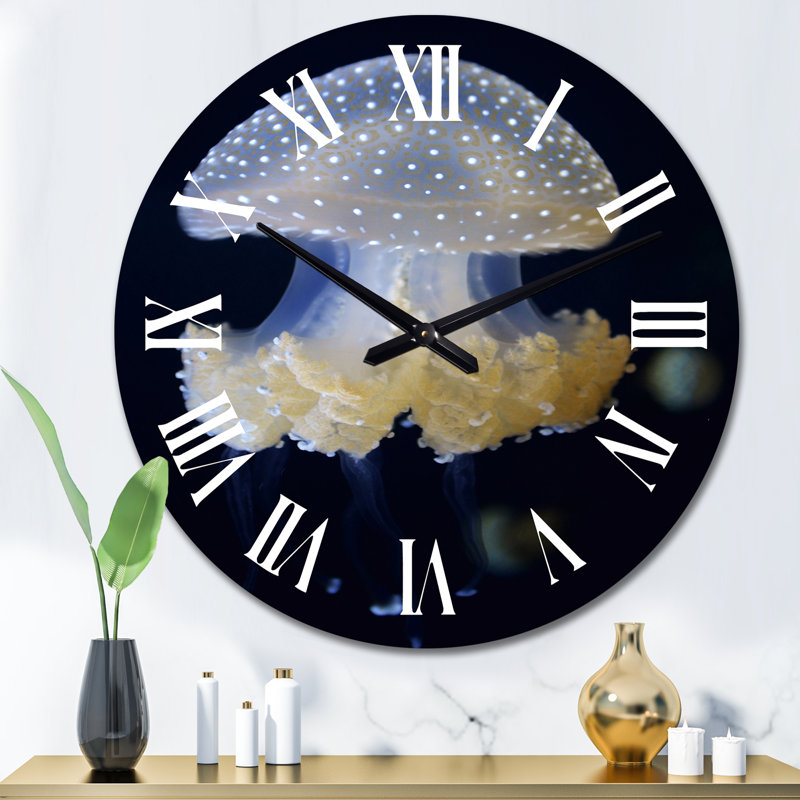 Horloge murale nautique et côtière, Moyen