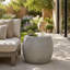 Table d'appoint extérieure ovale en béton légère, durable et élégante pour le patio ou la cour