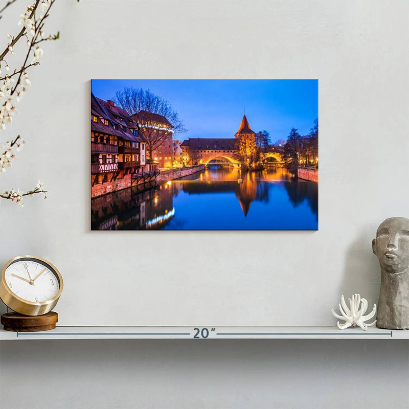 Harpa Nuremberg Glow, 8" H x 12" W