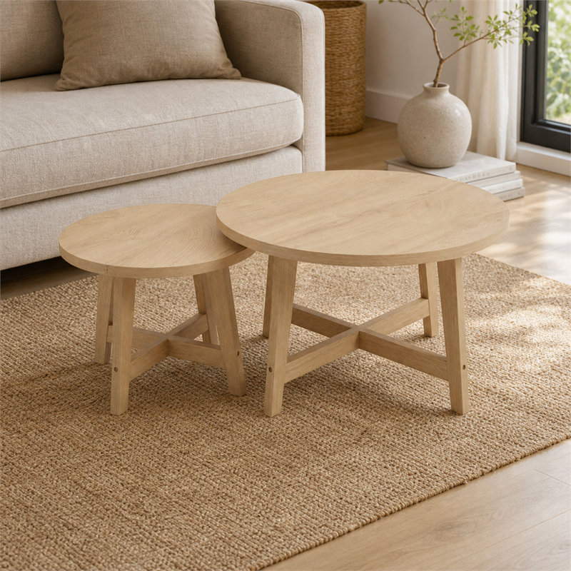 Ensemble de tables basses 2 pièces avec finition grain de bois naturel; présente des supports en forme de X et une conception empilable - une table d'appoint minimaliste et polyvalente qui convient aux salons, aux chambres à coucher ou aux balcons.