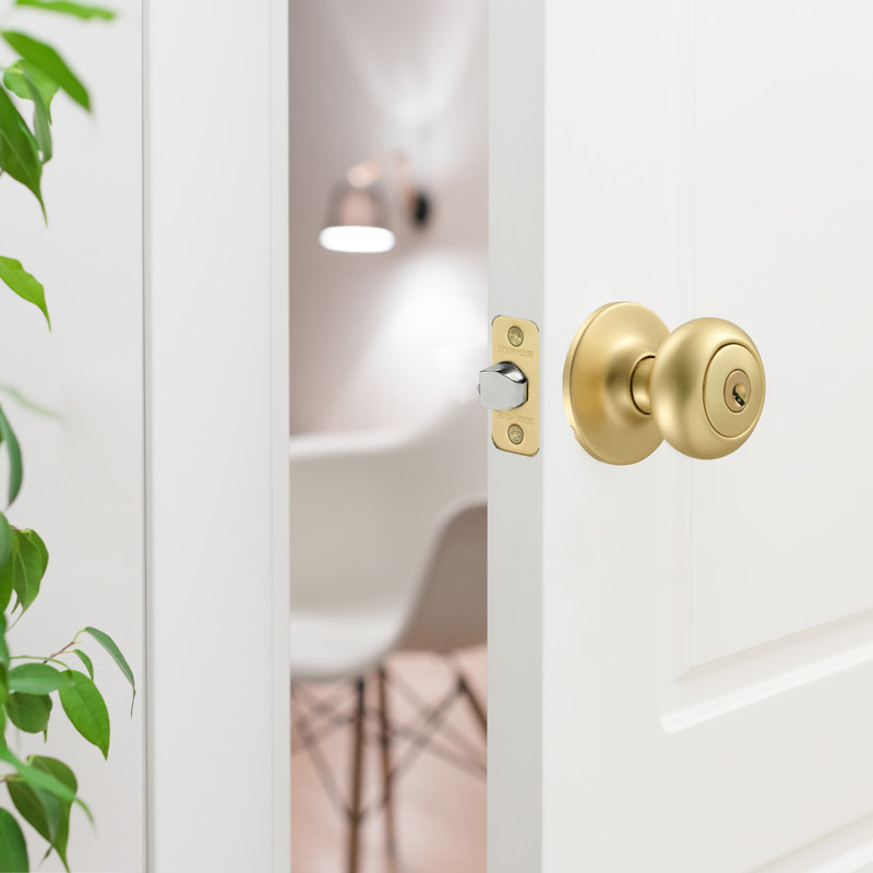 Cambridge Keyed Entry Door Knob In Gold