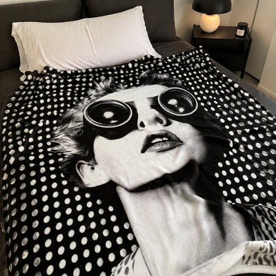 Pop Art Style Portrait Plush Throw Blanket, Black and White Retro Design Cozy Blanket for Couch, Sofa, Bedroom, Living Room Home Decor