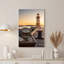 Toile en laiton avec boussole en laiton près du phare au coucher du soleil-1639657431