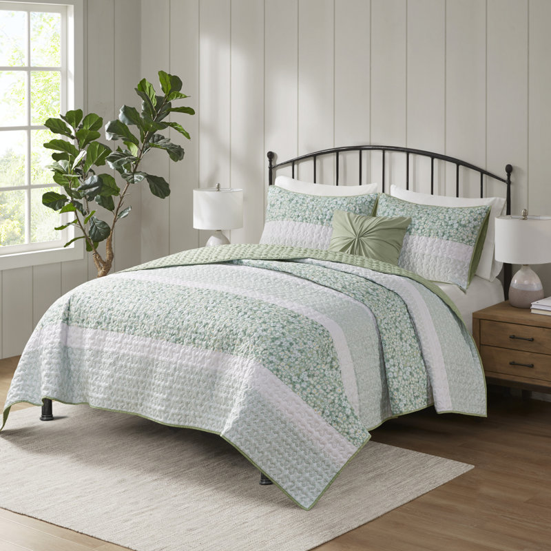 Caralie Purple Seersucker 4-Piece King/Cal King Coverlet Set with Throw Pillow, King/Cal King Coverlet + 2 Shams + 1 Pillow