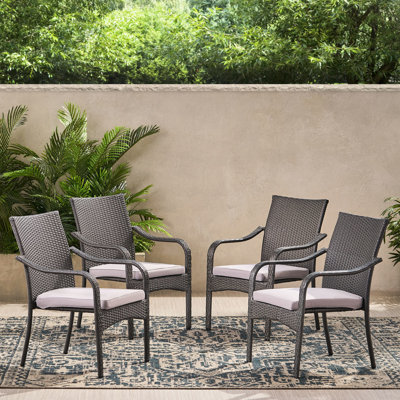 Chaises de patio pour l'extérieur avec accoudoirs empilables en gris, structure en fer, coussins argentés, ergonomiques et pour 4 personnes