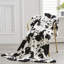 Jeté décoratif à imprimé vache-122943259-122943255