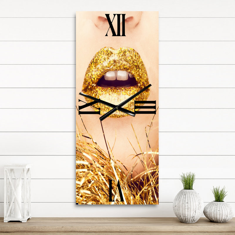 Gros plan sur une horloge murale, Petit