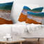 Coussin de plage blanc avec ondulations d’été-123323954
