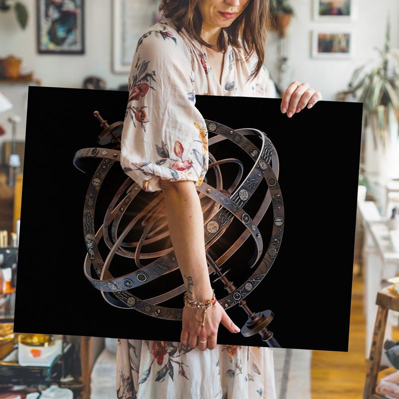 Toile dans un vide sombre et sans étoiles, Orrery céleste tourne gracieusement, ses multiples anneaux métalliques ornés d'art sur toile complexe