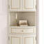 Une armoire d'angle multifonctionnelle et peu encombrante-558244048