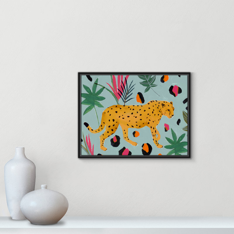 «Nyles Walking Cheetah II» par Isabelle Z - reproduction d'art, Toile avec cadre noir, H 19,5 po x l 25,5 po x P 2 po
