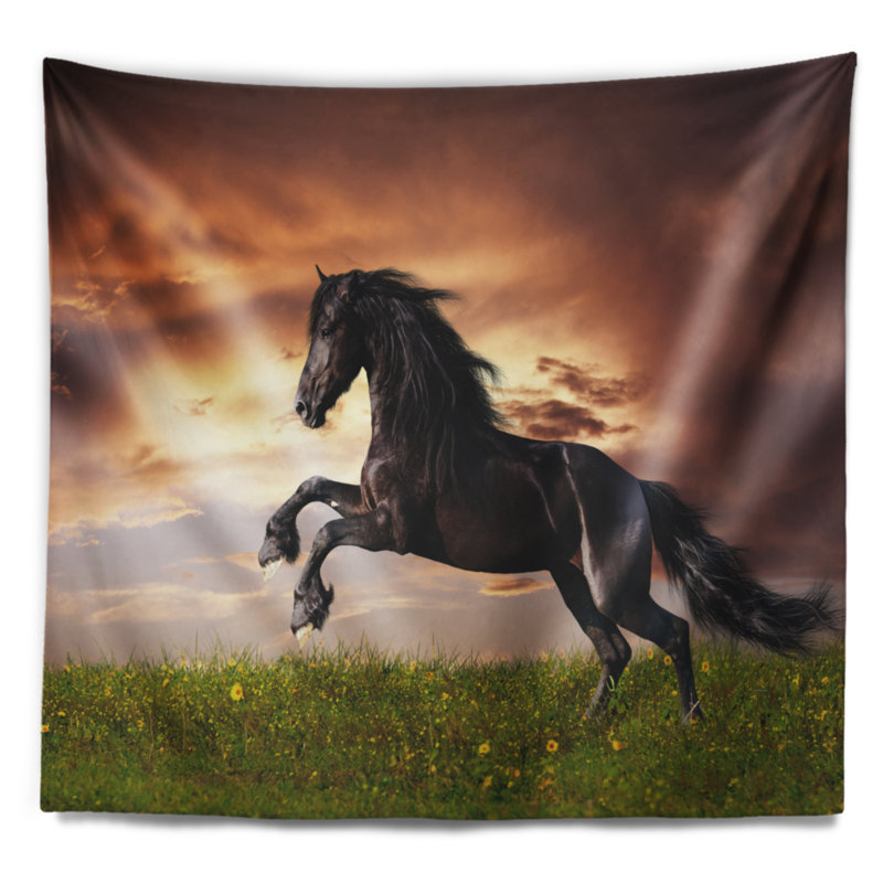 Tapisserie galop cheval noir frison, H 32 po x l 39 po