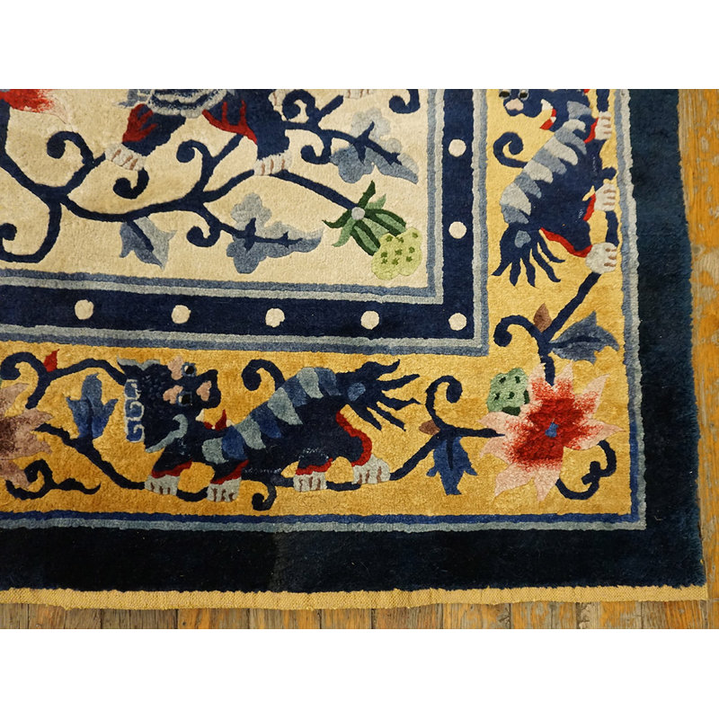 Luxurious Silk Pile Antique Ivory Artistic Chinese Foo Dog Design Rug