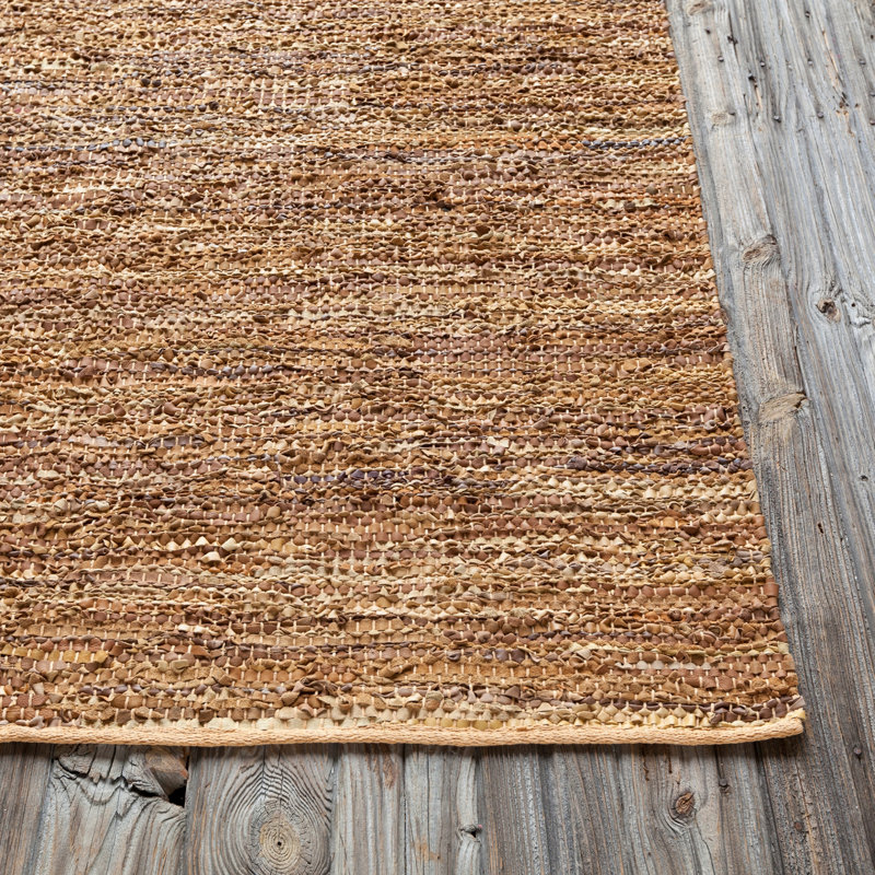 Tapis en cuir tissé à la main Gracie Oaks Rhoena Doré / Beige, Rectangle 5 pi x 7 pi 6 po