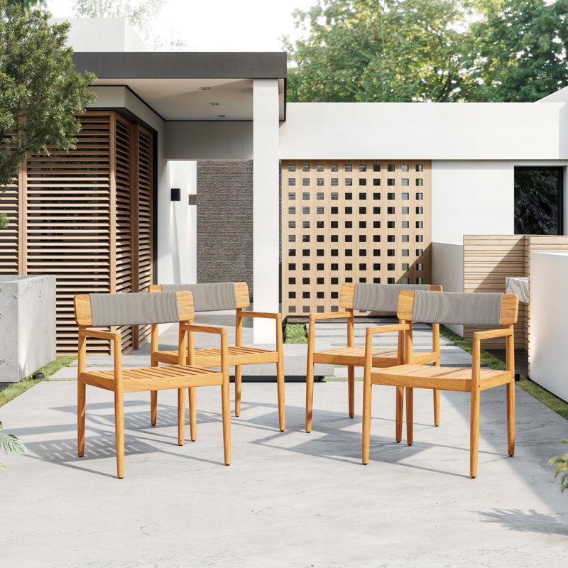4 chaises de patio en bois d'apparence grise et résistante aux intempéries