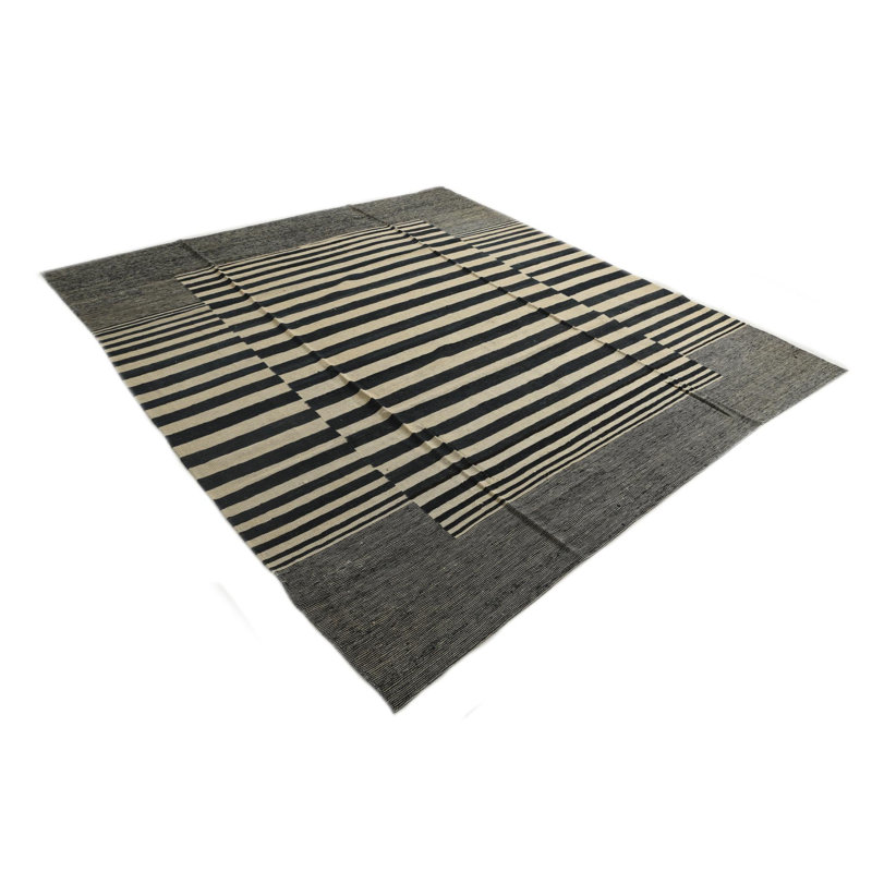 Tapis carré ivoire 9 pi Pinkerton