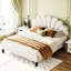 Grand lit plateforme tapissier beige à motif de tête de lit en velours-957524829-957524827