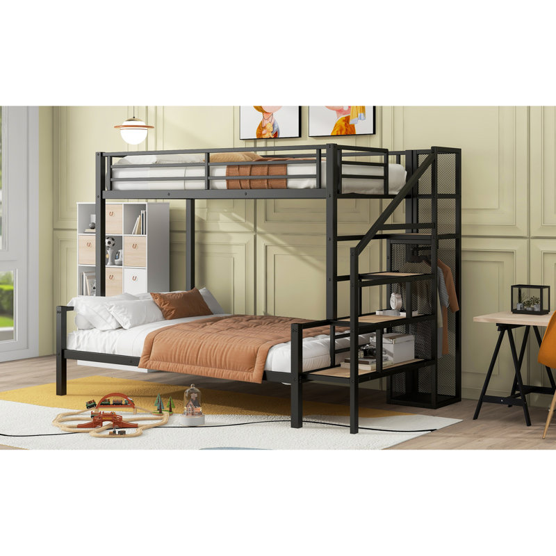 Lit superposé simple au-dessus d'un lit double en métal noir avec boîtes de rangement et garde-robe moderne