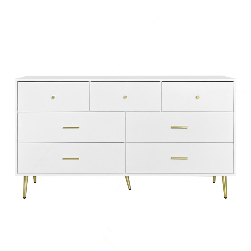 Grande commode à sept tiroirs avec poignée dorée et pieds dorés