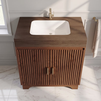 Meuble-lavabo simple sur pied en noyer cannelé de 76 cm (30 po) avec lavabo en céramique, plateau brun chaud et tablette ajustable