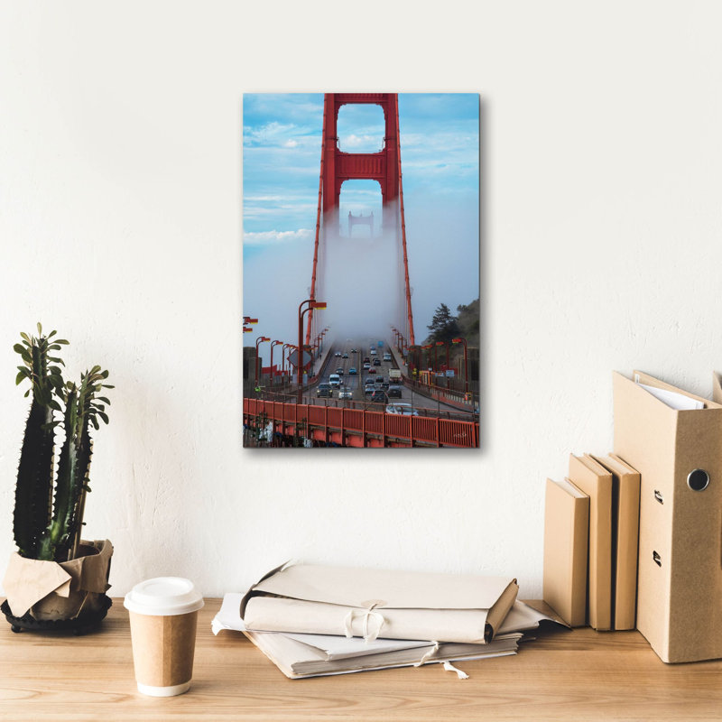 Toile épique Graffiti «Golden Gate Covered In Fog» par Martin Podt, 12 po x 18 po
