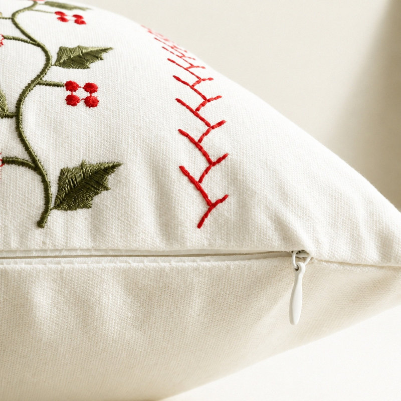 Housse de coussin décorative brodée NOËL Cerise, 51 x 30 cm