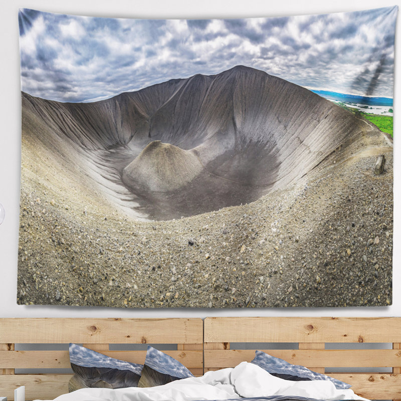 Paysage volcan cratère dimmu borgir tapisserie, H 32 po x l 39 po