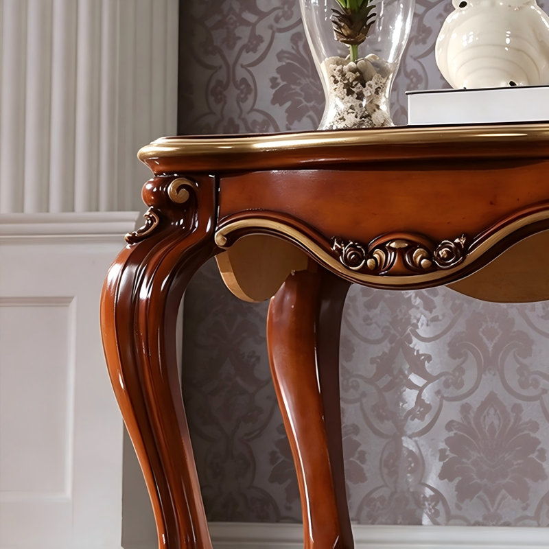 Table d'appoint traditionnelle de 27 pouces, sculptée, dorée et festonnée