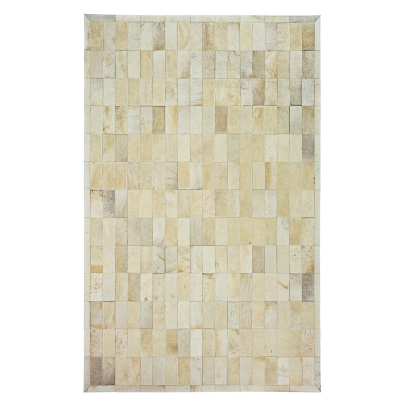 Tapis ivoire / gris / brun clair en cuir de vache fabriqué à la main Daedalus, Rectangle 5 pi x 8 pi