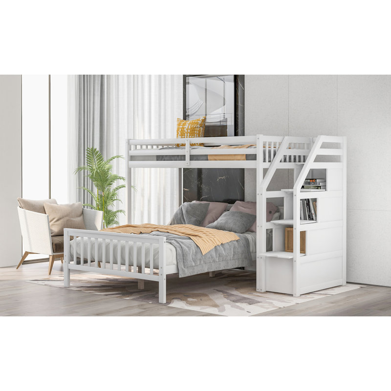 Lit mezzanine simple au-dessus d'un lit double blanc avec escalier et escalier de rangement pratique d'une largeur de 78,4 po offrant un espace de couchage spacieux